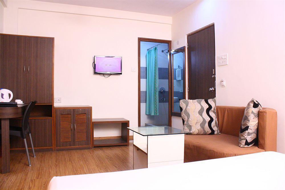 Hotel Crestwood Колката Екстер'єр фото