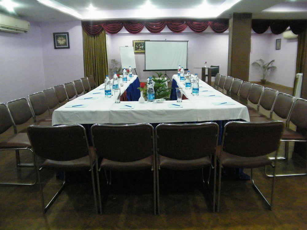 Hotel Crestwood Колката Екстер'єр фото